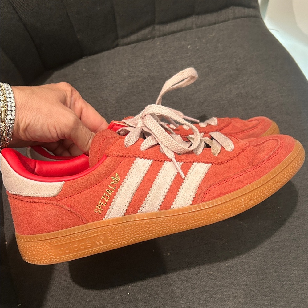 adidas womens Gazelle Suede Sneakers in Orange/pink and White
6M 7.5W